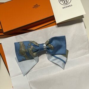 Hermes ex-libris hair clip silk blue